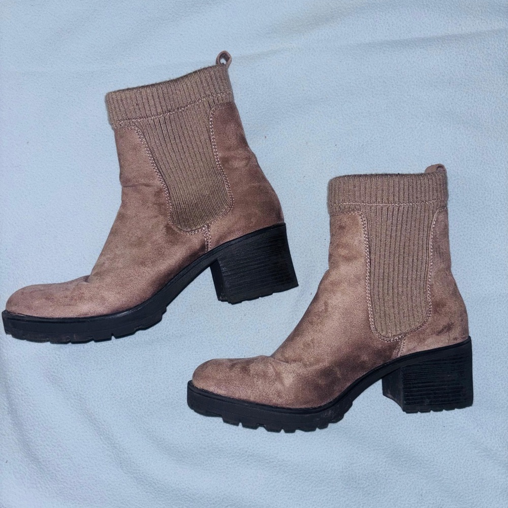 White Mountain Tan Heeled Boots